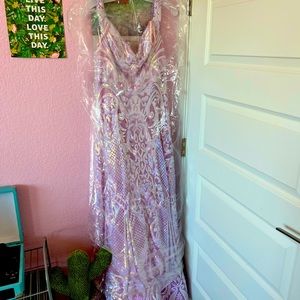 Gorgeous fully sequined dress perfect for prom or any formal occasion. Brand new